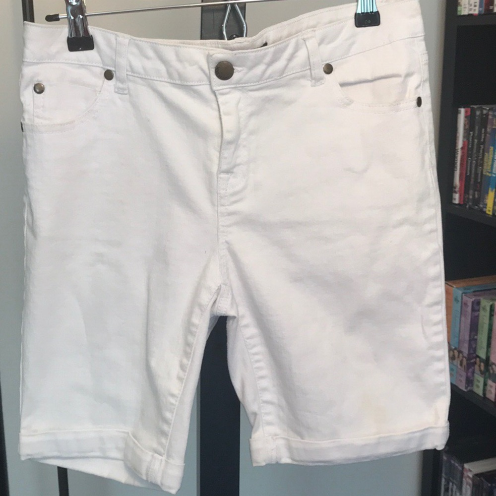 White Capris - Picture 9 of 16